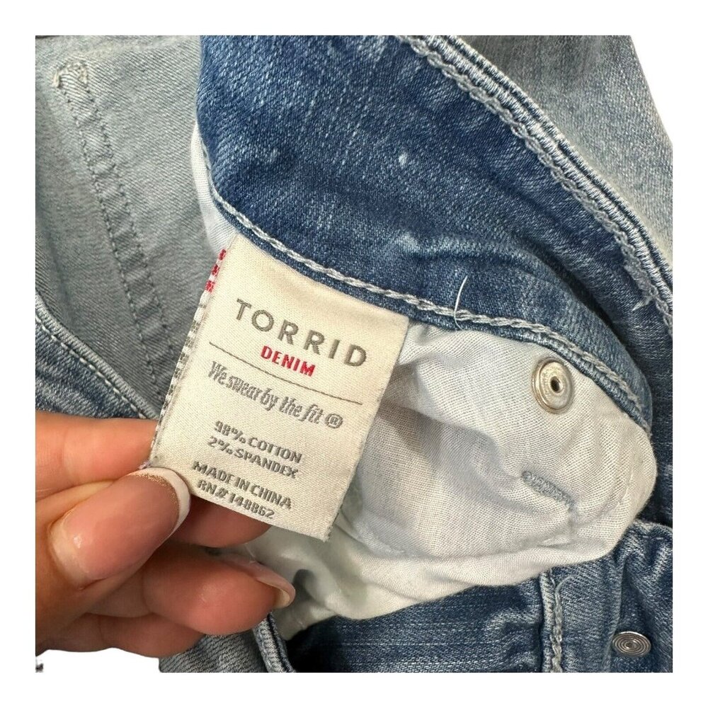 Torrid Denim Crop Skinny Jeans Womens 18 Blue Light Wash Patched Distressed - Picture 3 of 15